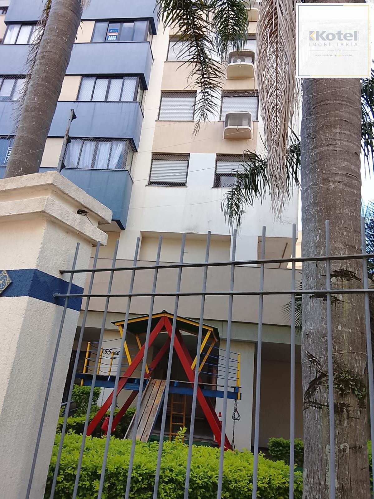 Excelente Apartamento 3D, transformado em 2D, suíte e closet mobiliado c/ vaga - Cidade Baixa - Preço Atrativo