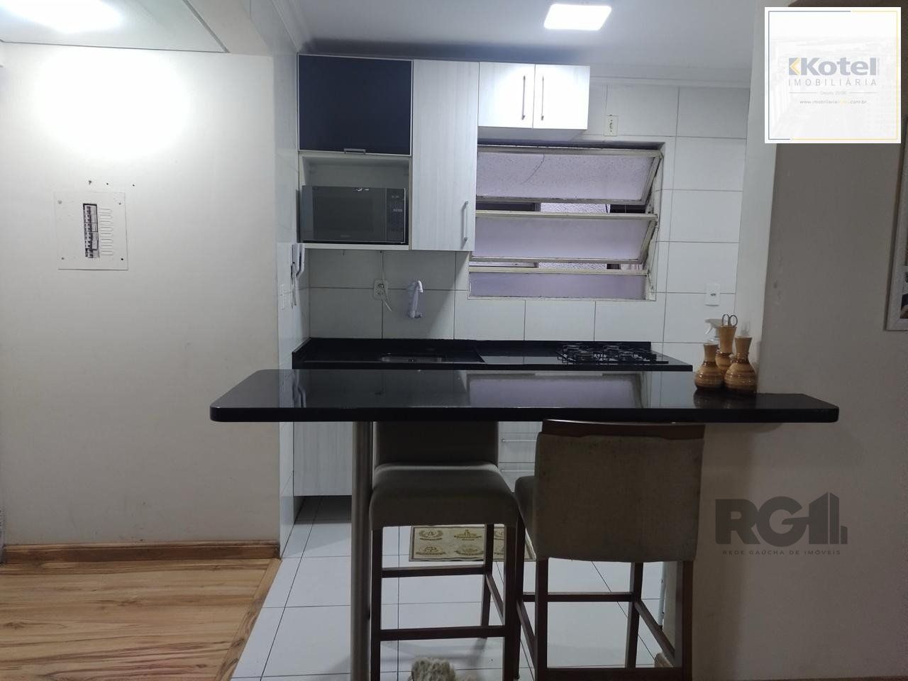Compre 1 dormitório,  banheiro social, área privativa de 50.45m²,Cidade Baixa