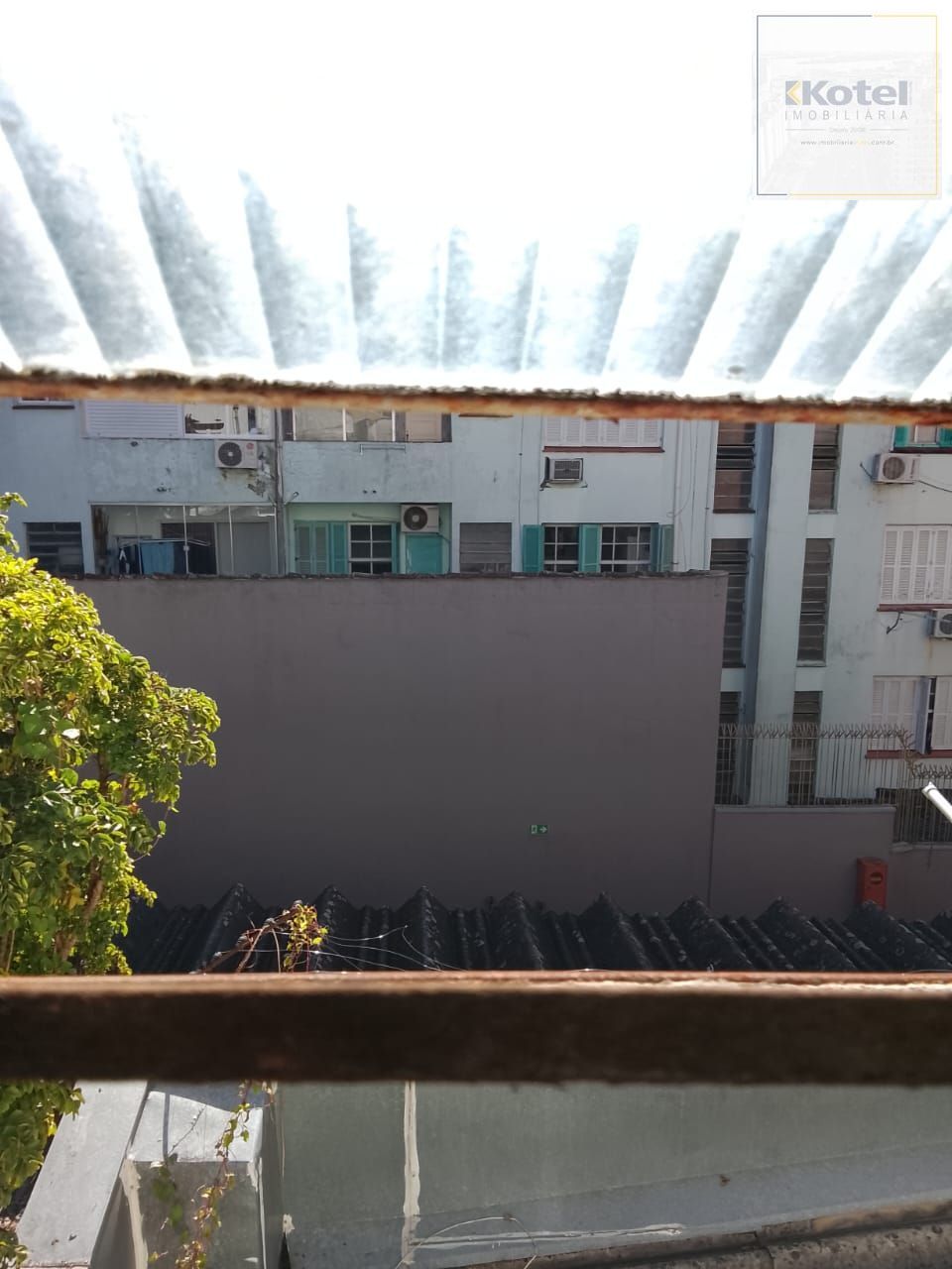 Prédio na Duque de Caxias, desocupado espaço amplo. Preço atrativo.