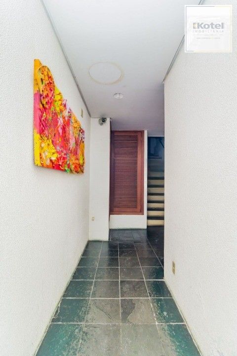 Sala,bairro Petrópolis, com ampla metragem,43,20M2, conservação impecável