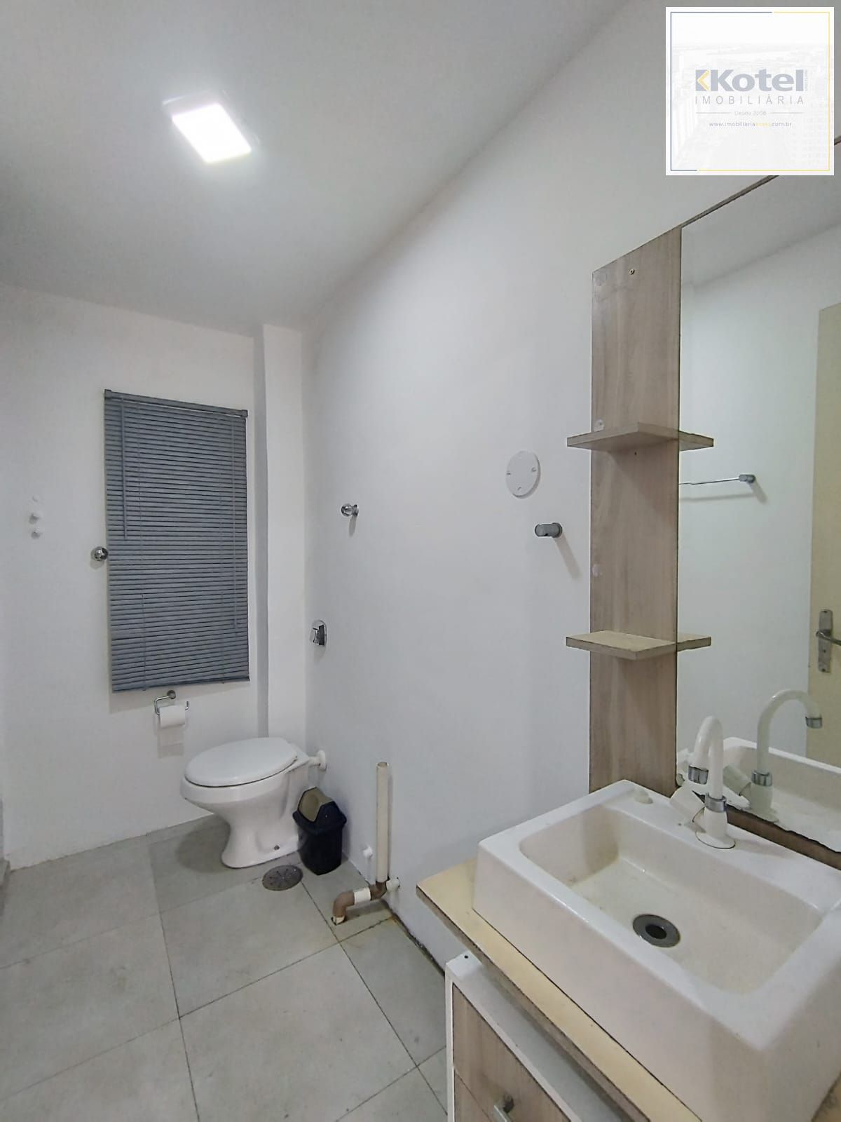 Excelente ap 1D com Suíte, cozinha planejada e banheiro reformado. Lima e Silva, centro P. Alegre -- Locado!