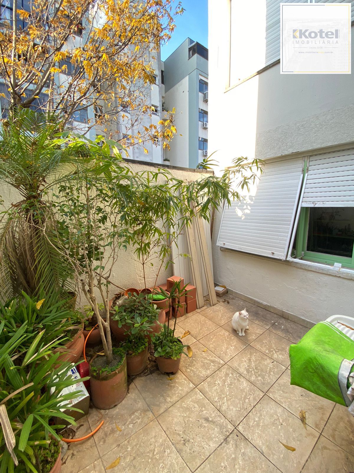 Apartamento térreo, com pátio na Rua Chile Bairro Jardim Botânico,ótimo local — foto 2