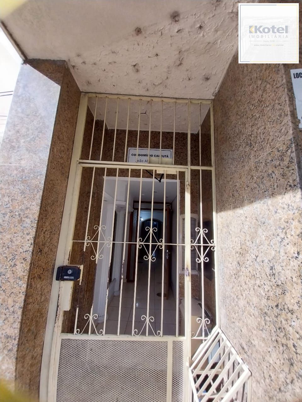 JK na Cidade Baixa, 2 piso, elevador, Preço atrativo.