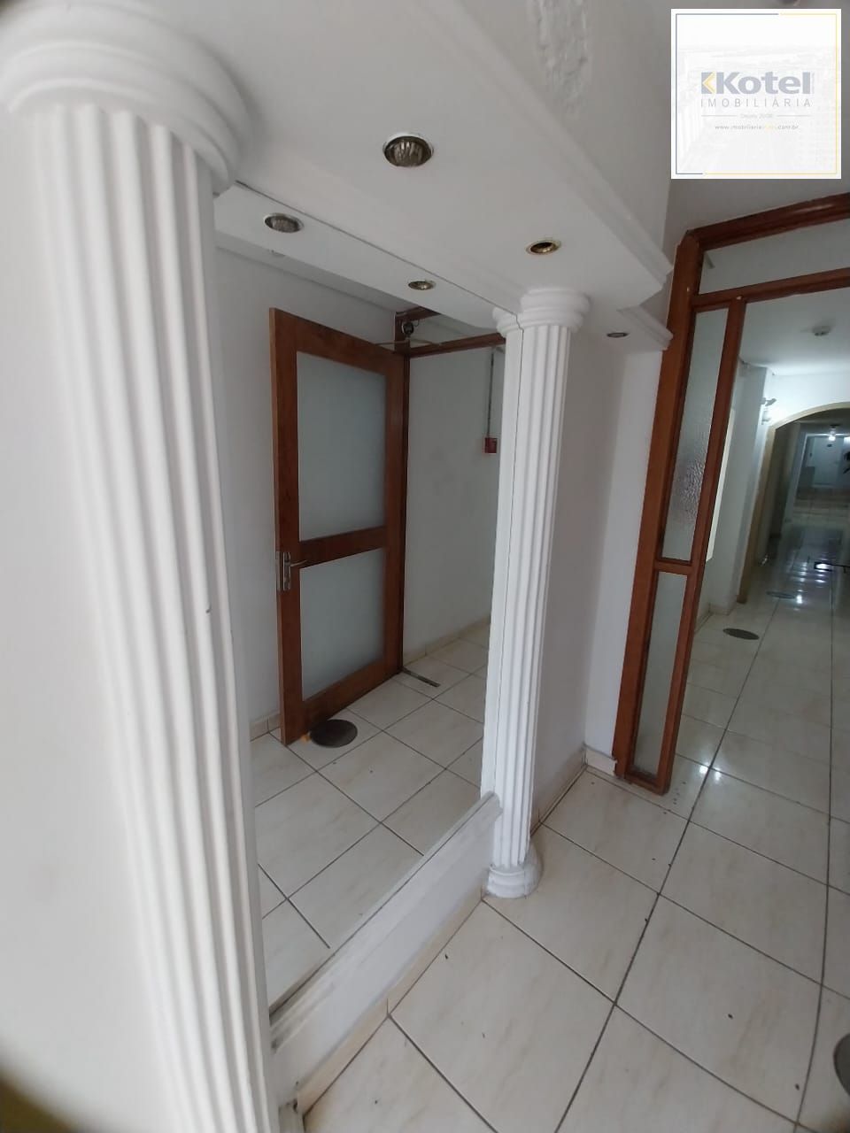 JK na Cidade Baixa, 2 piso, elevador, Preço atrativo.