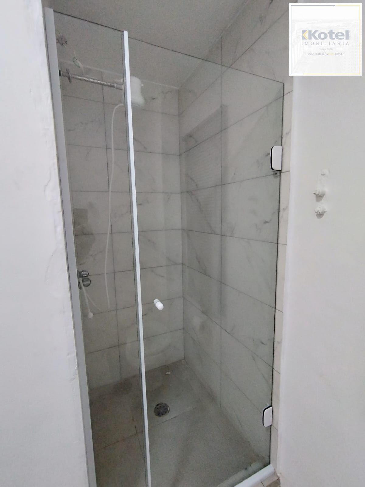 Excelente ap 1D com Suíte, cozinha planejada e banheiro reformado. Lima e Silva, centro P. Alegre -- Locado!