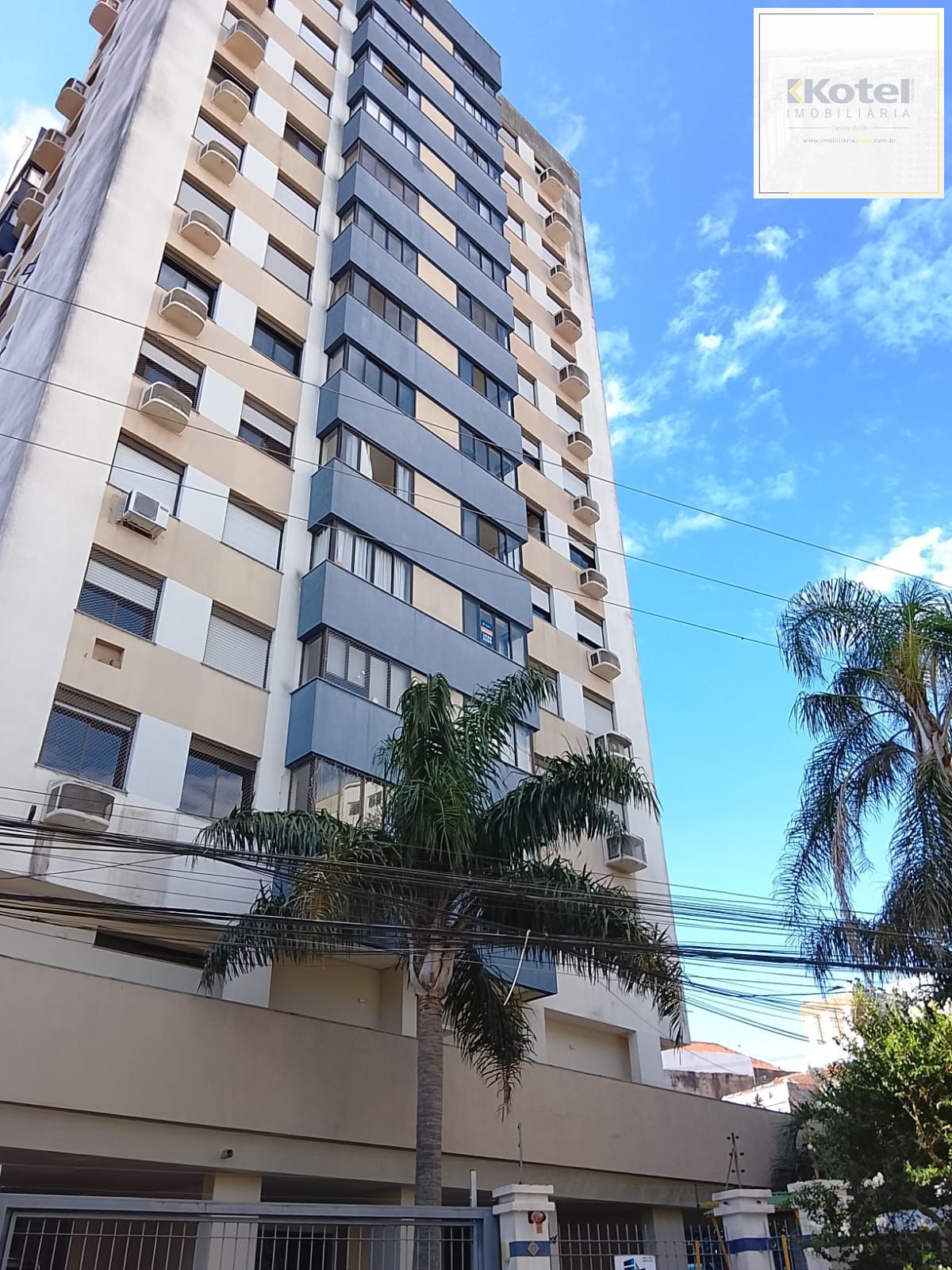 Excelente Apartamento 3D, transformado em 2D, suíte e closet mobiliado c/ vaga - Cidade Baixa - Preço Atrativo