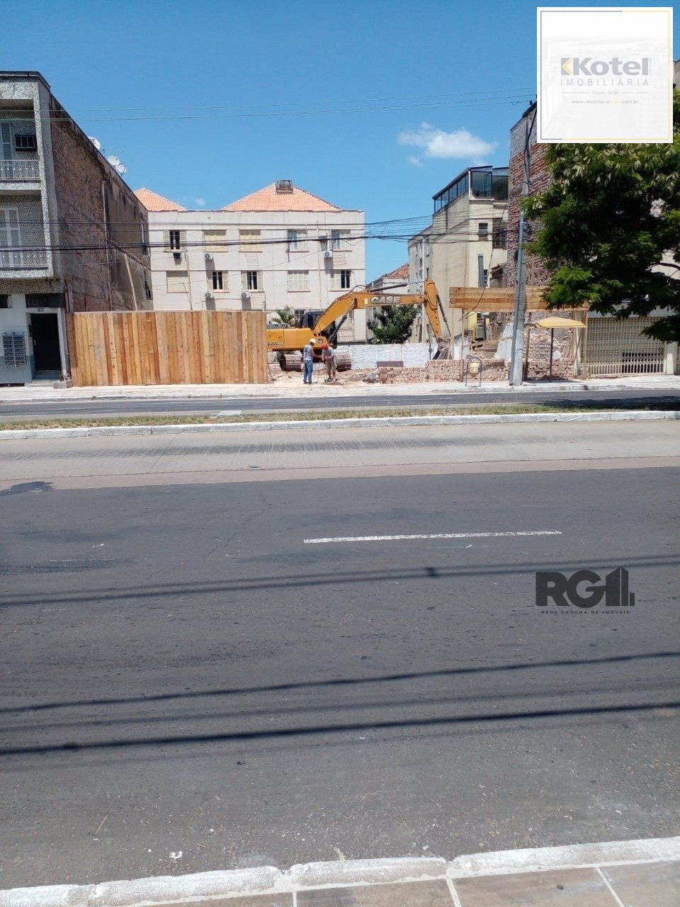 Compre terreno na Av Bento Gonçalves, 20,24 X 24M2,Bairro Partenon — foto 4