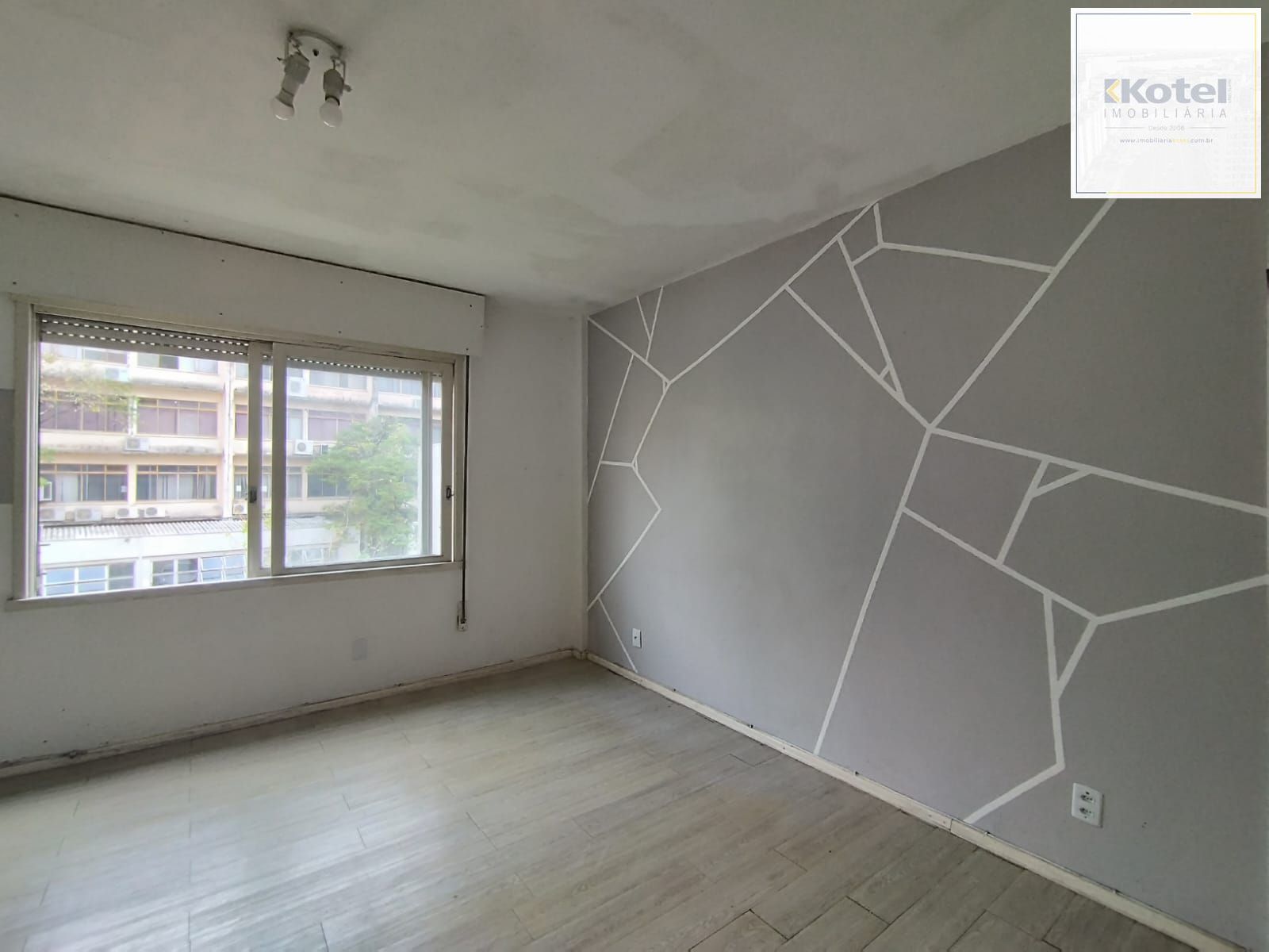 Excelente ap 1D com Suíte, cozinha planejada e banheiro reformado. Lima e Silva, centro P. Alegre -- Locado!