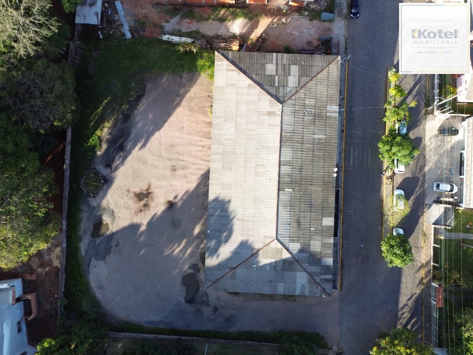Prédio Comercial, com lojas alugadas, OU até o Terreno, centro de Butiá. Preço Abaixo do Mercado!