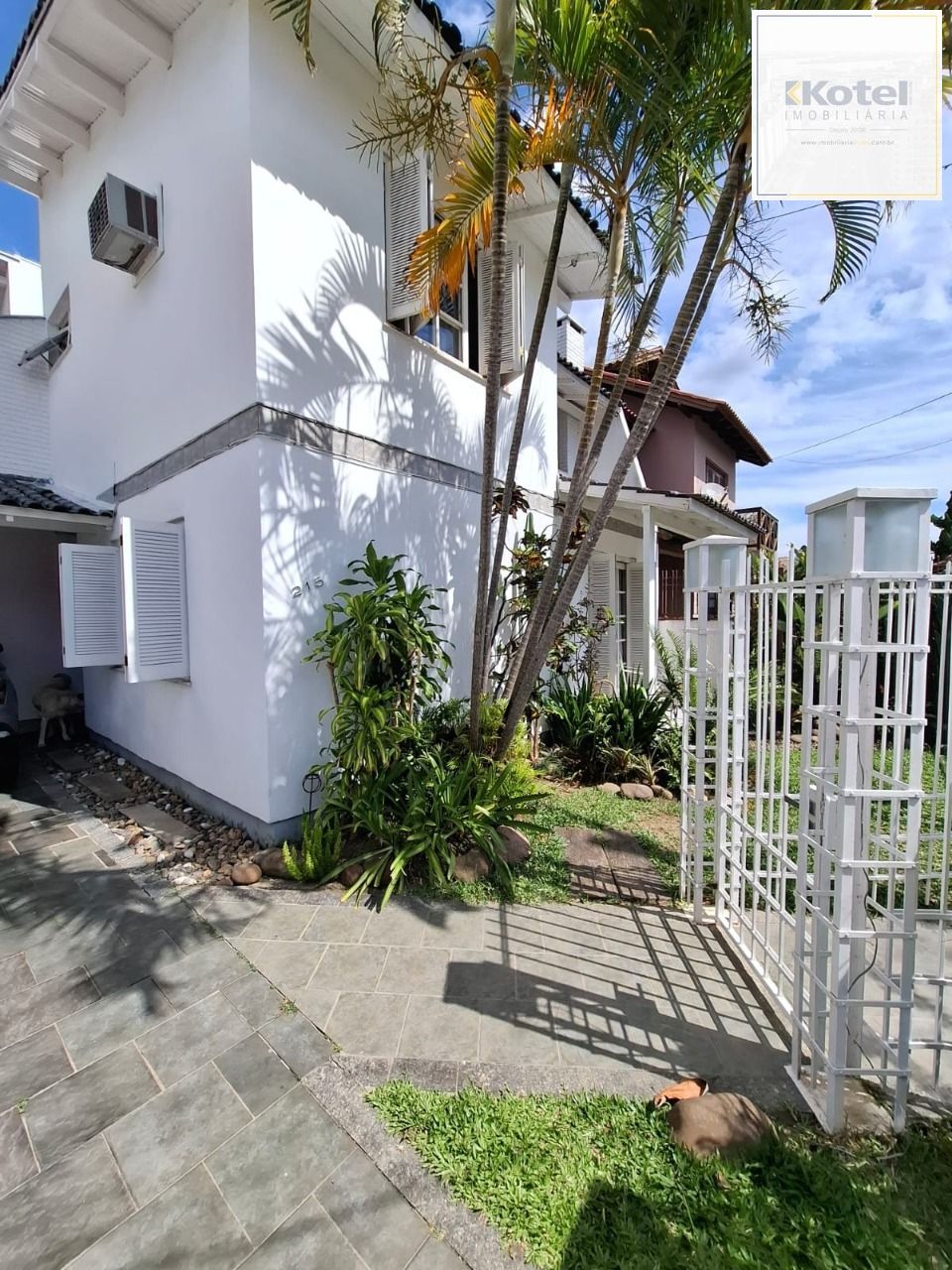 Casa em Porto Alegre, no bairro Ipanema, com 3 dormitório(s), e 3 banheiros, à venda. — foto 2