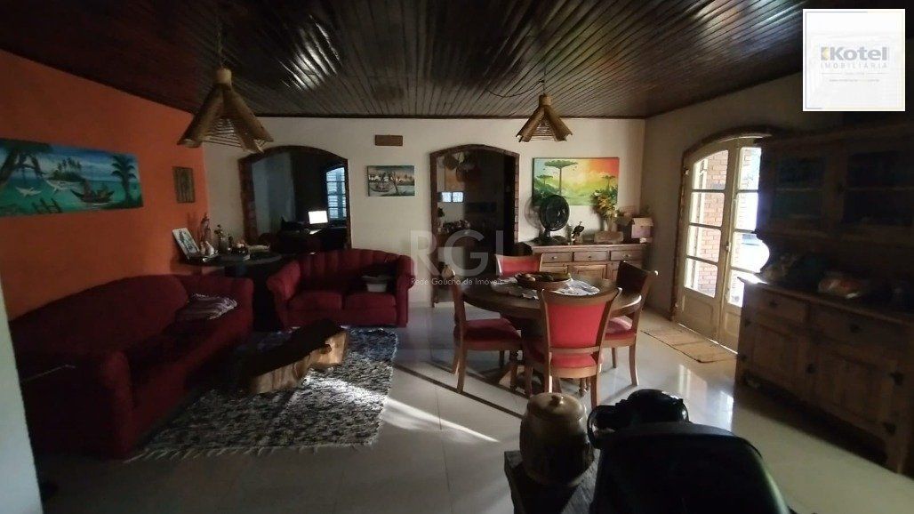Sítio para Venda - 242m², 2 dormitórios, sendo 2 suites, 2 vagas - Itapuã