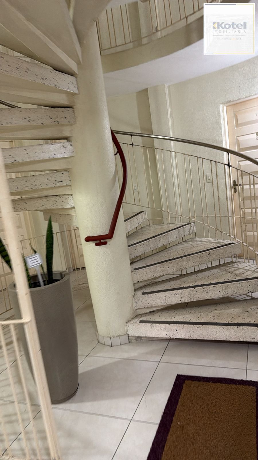 Apartamento de 1 dormitório, todo reformado e mobiliado, com vaga de garagem escriturada, localizado no bairro Santa Teresa. — foto 5