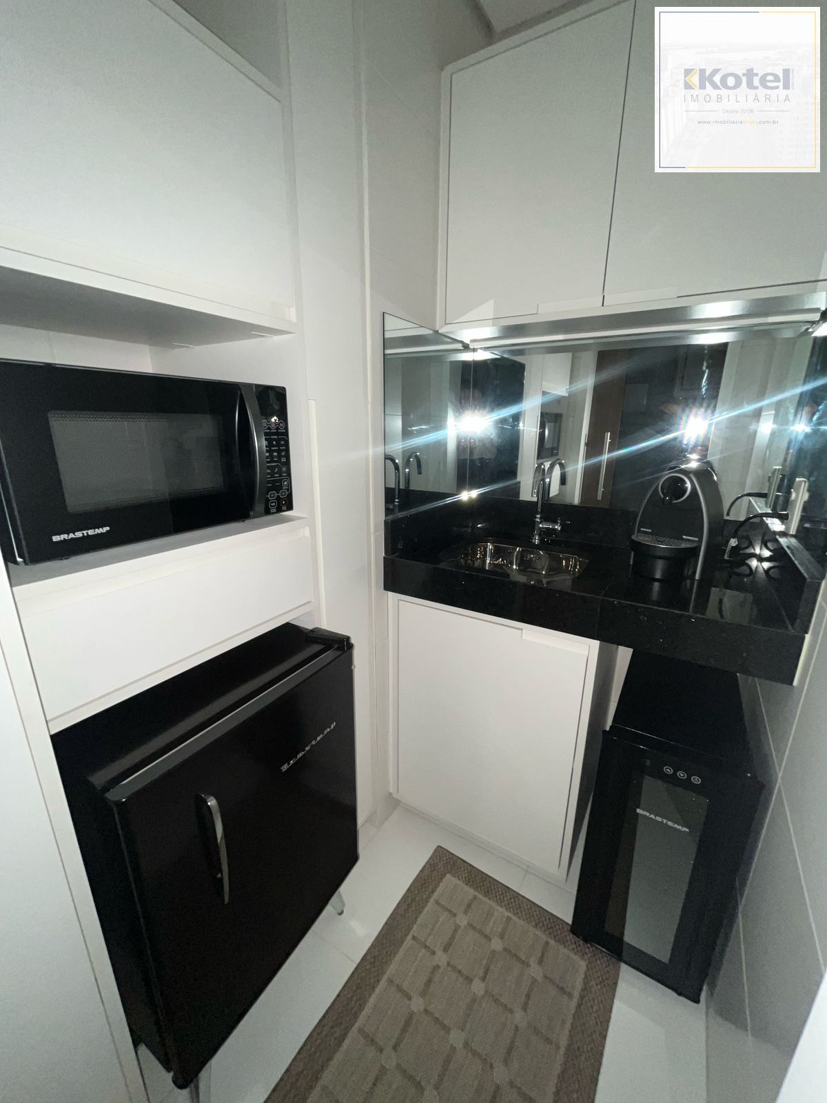 Sala mobiliada no Diamond Tower