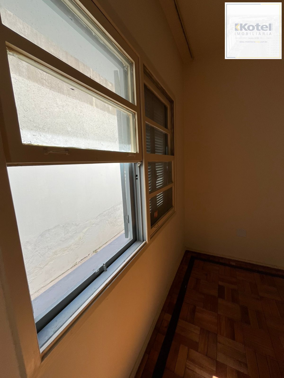 Apartamento térreo com pátio privativo em localização estratégica