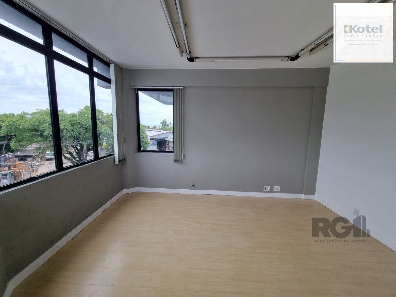Sala comercial Bairro Ipanema / Prédio com Elevador e Estacionamento