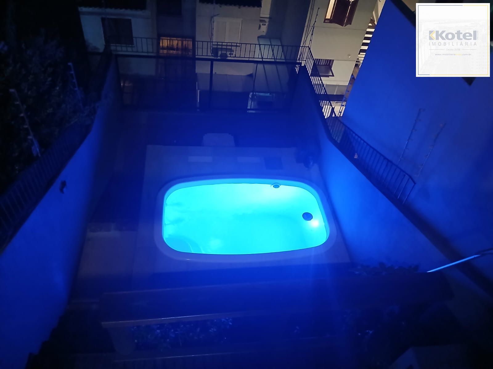 Casa a venda com piscina de 3 dormitórios em porto alegre — foto 2