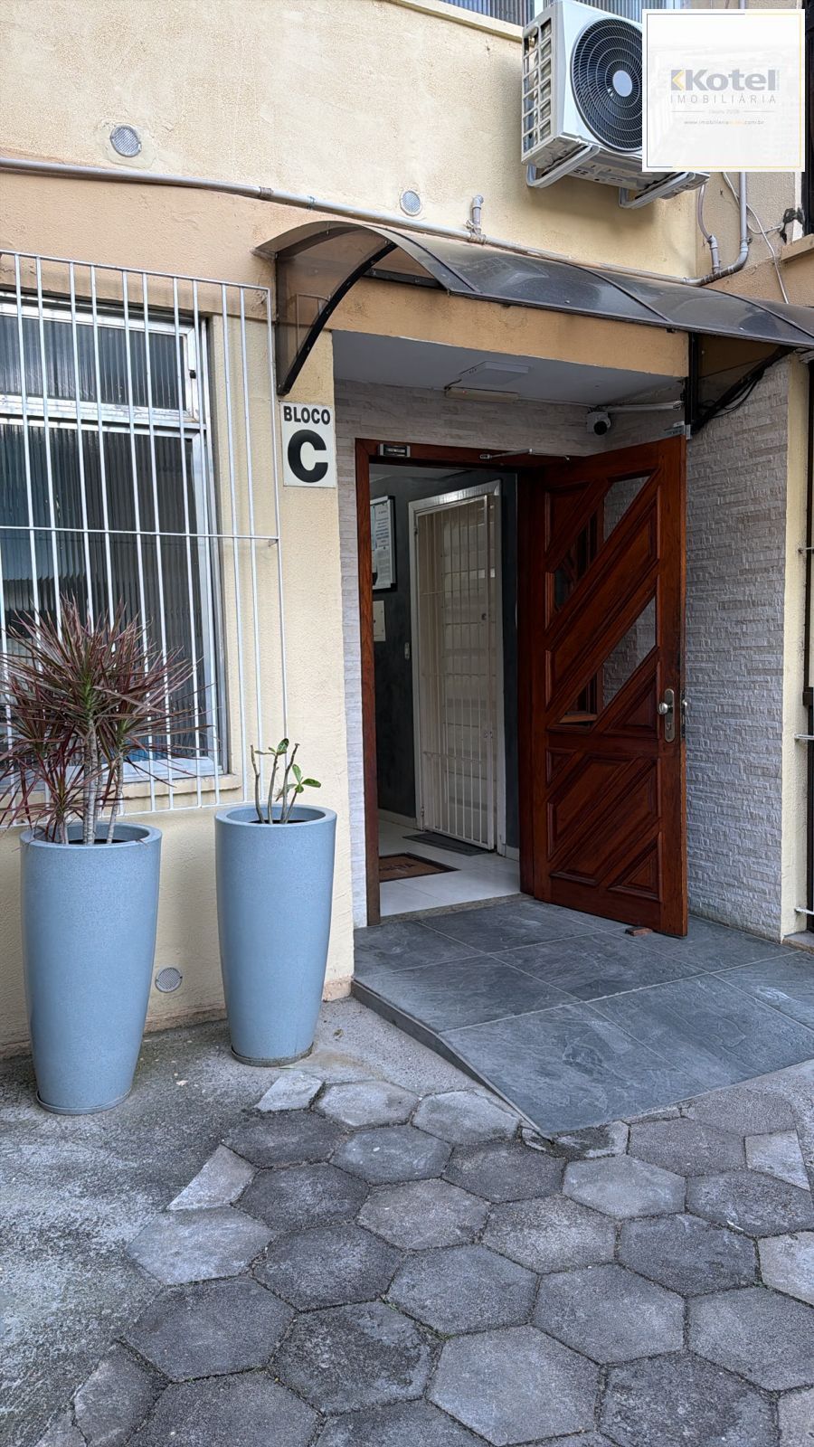 Apartamento de 1 dormitório, todo reformado e mobiliado, com vaga de garagem escriturada, localizado no bairro Santa Teresa. — foto 3