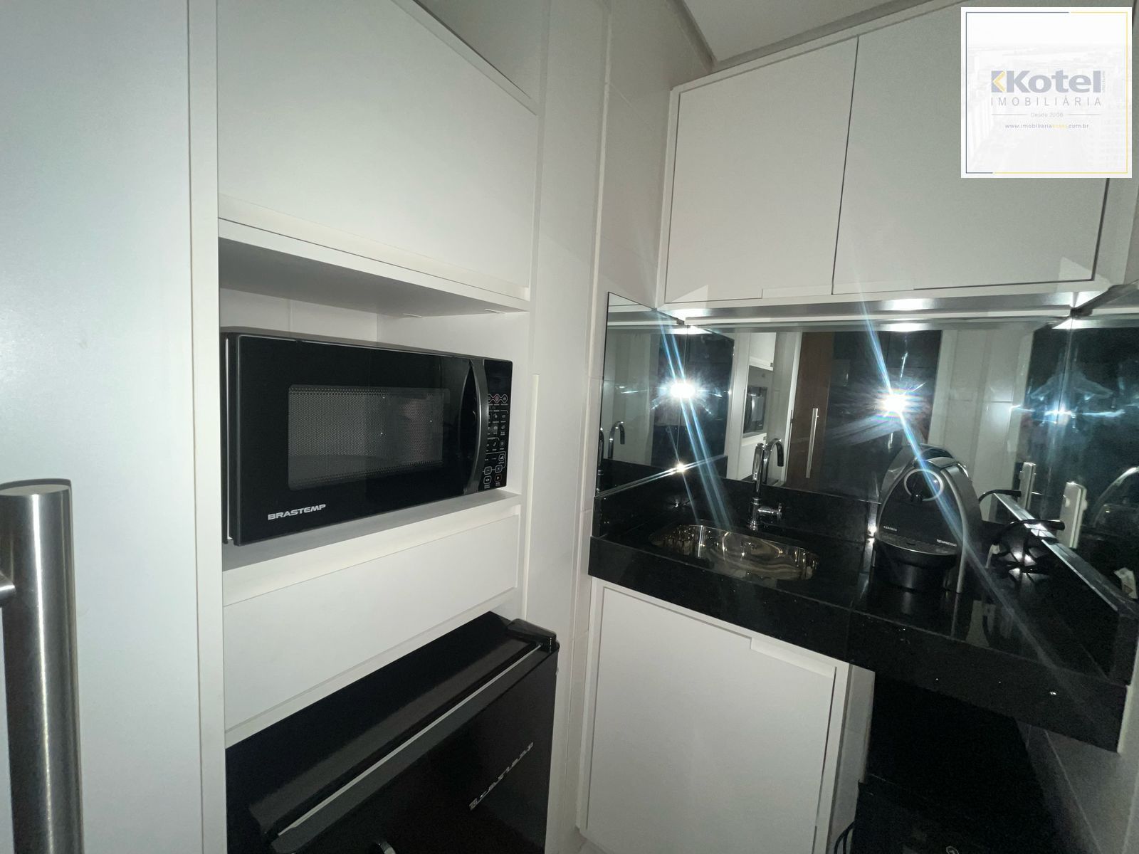 Sala mobiliada no Diamond Tower