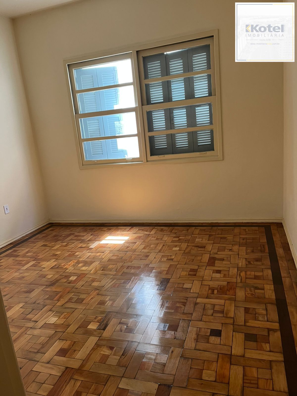 Apartamento térreo com pátio privativo em localização estratégica