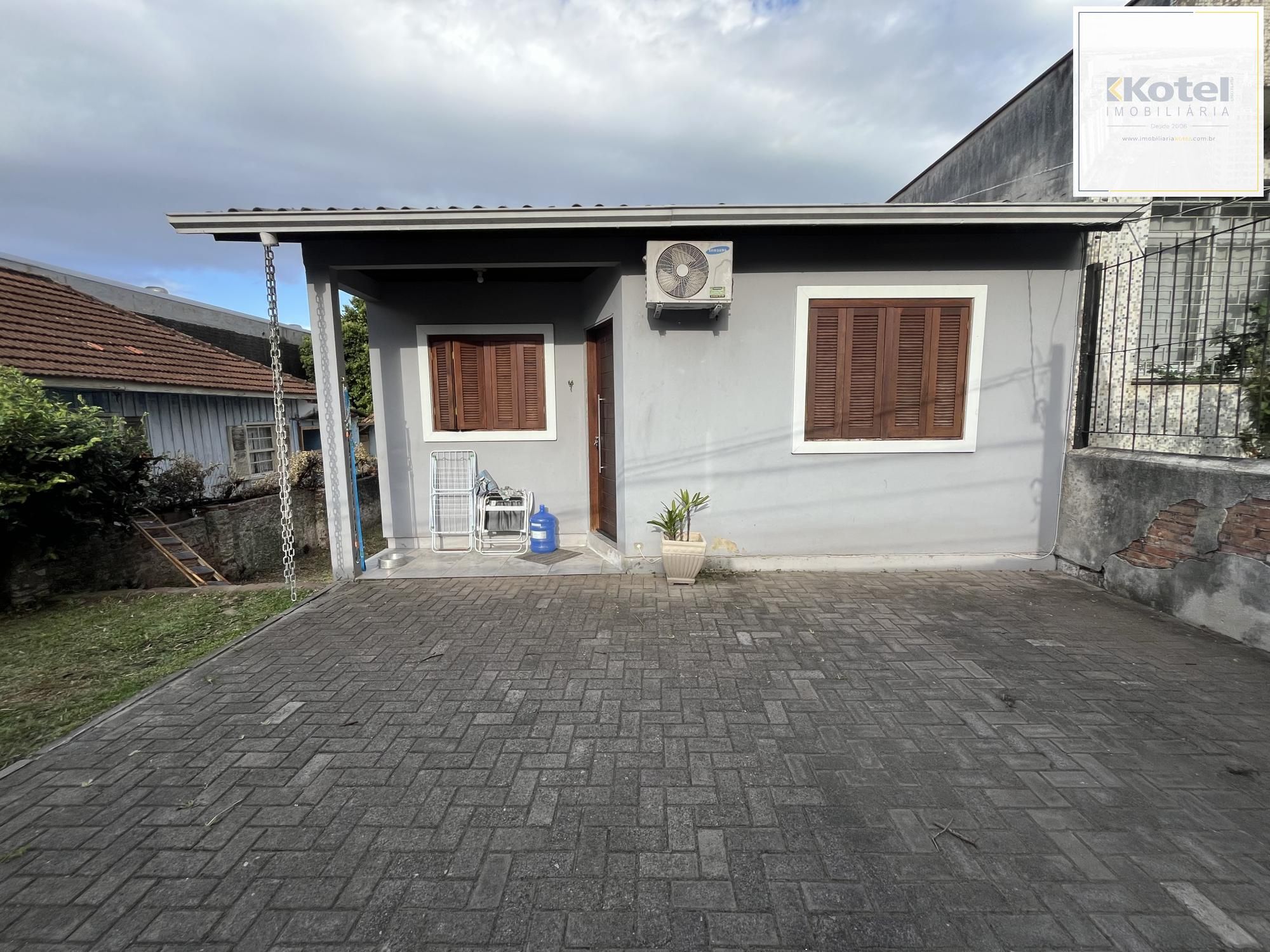Casa com pátio grande semi-mobiliada no Bairro Camaquã. — foto 2