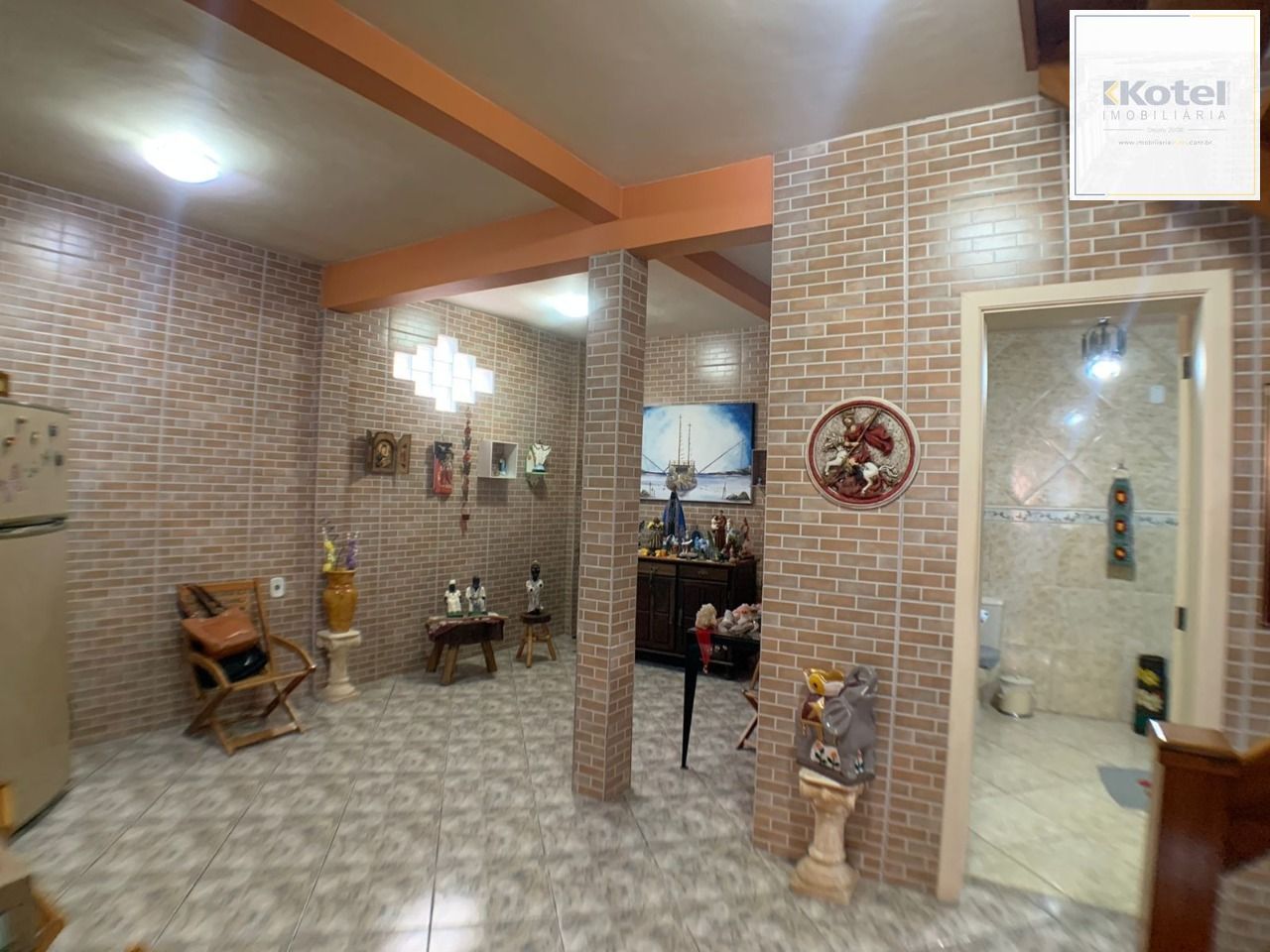 Casa para Venda - 318m², 3 dormitórios, Piscina, Bairro Guarujá — foto 4