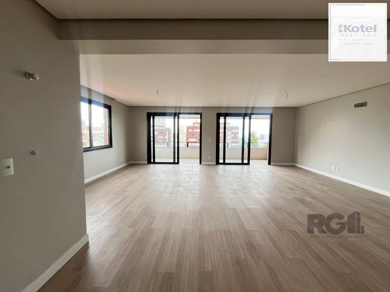 Apartamento 03 Suítes / Sacada/ 131m /  Rua José Gomes / Tristeza — foto 3