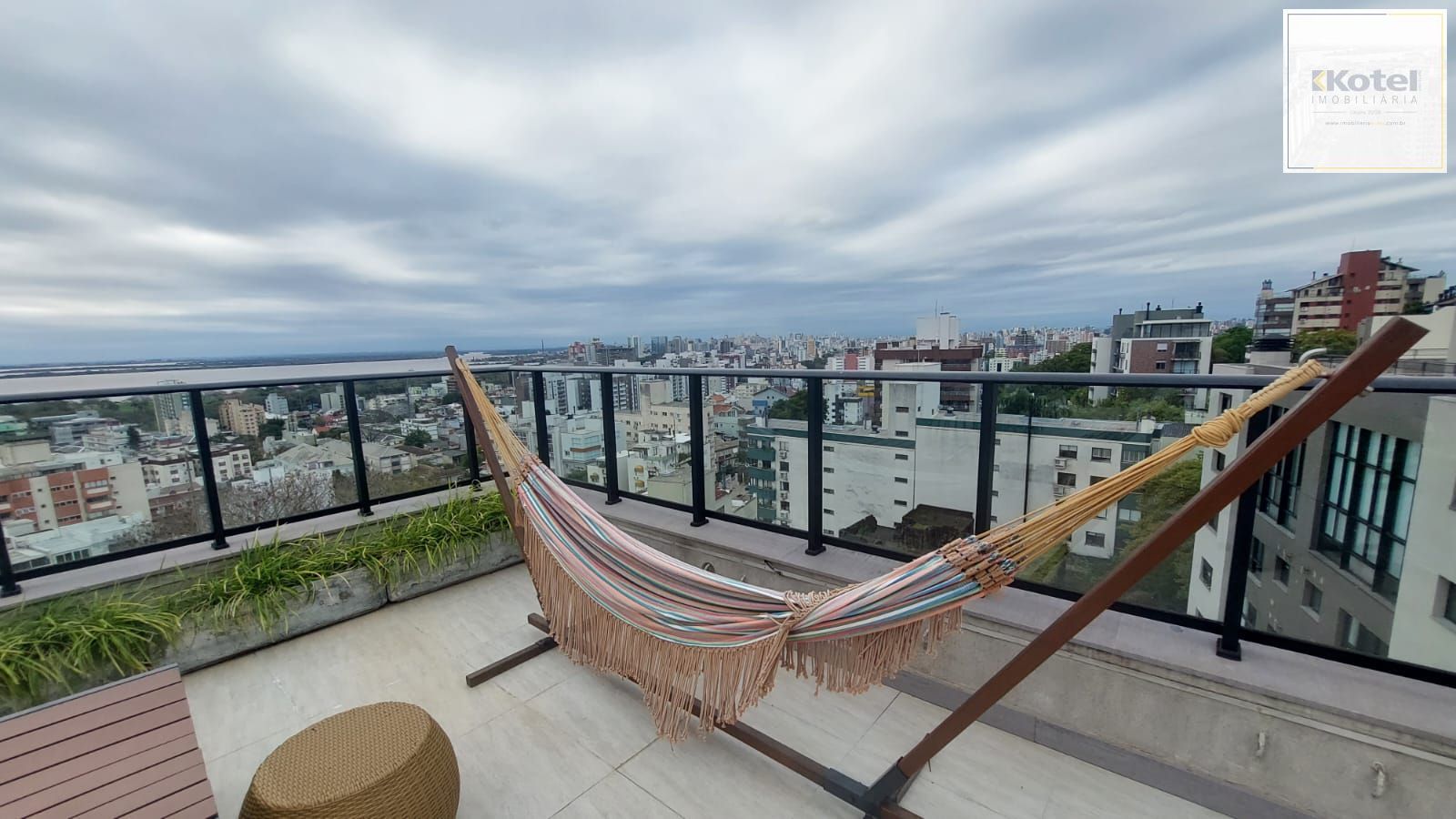 APARTAMENTO 3 DOMIRTÓRIOS - 3 SUITES - 2 VAGAS - MENINO DEUS - PORTO ALEGRE - RS — foto 3
