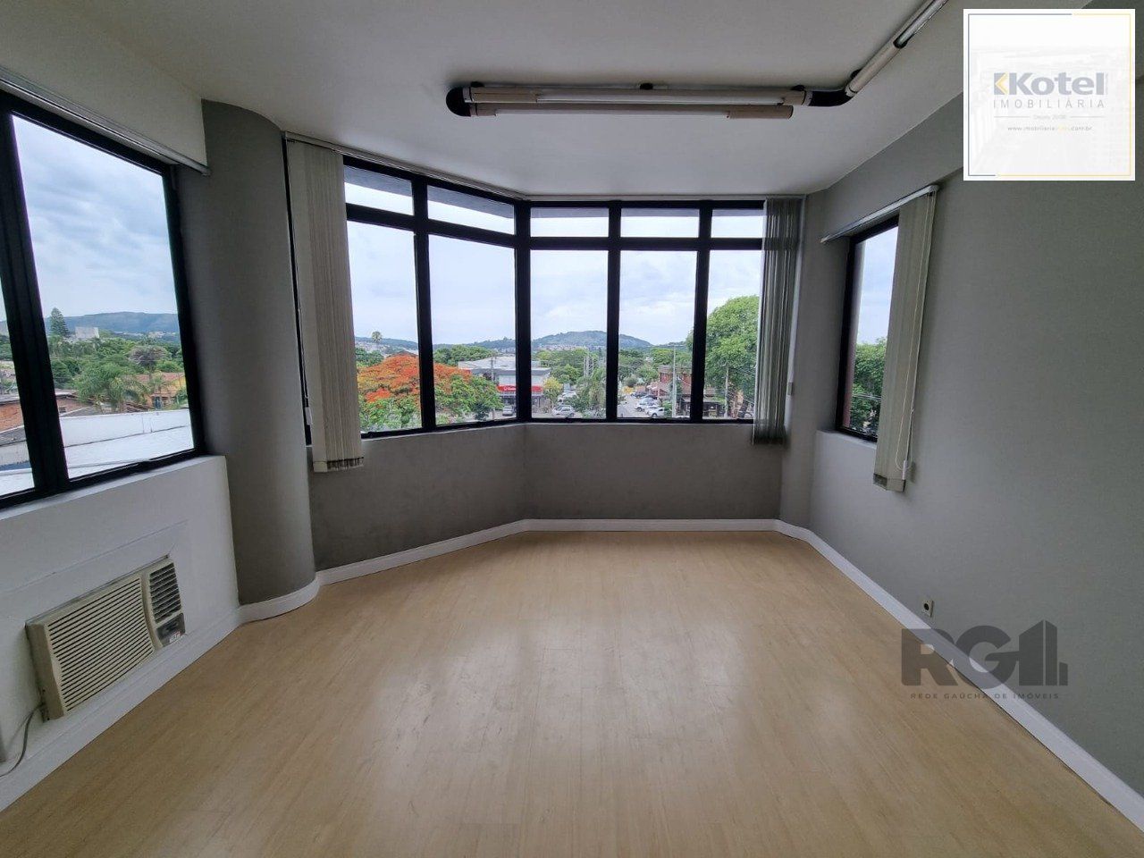 Sala comercial Bairro Ipanema / Prédio com Elevador e Estacionamento