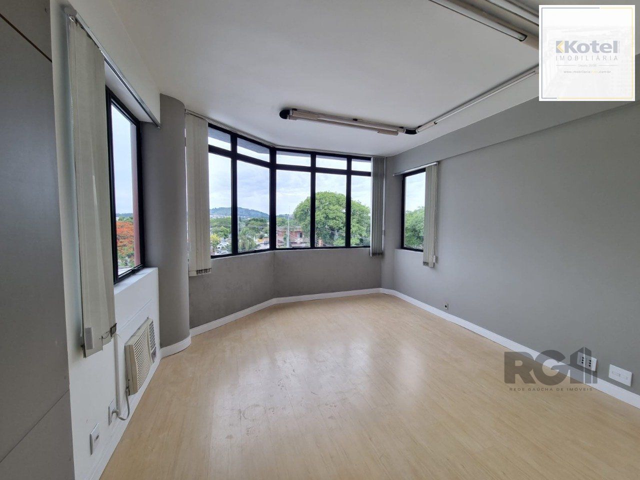 Sala comercial Bairro Ipanema / Prédio com Elevador e Estacionamento