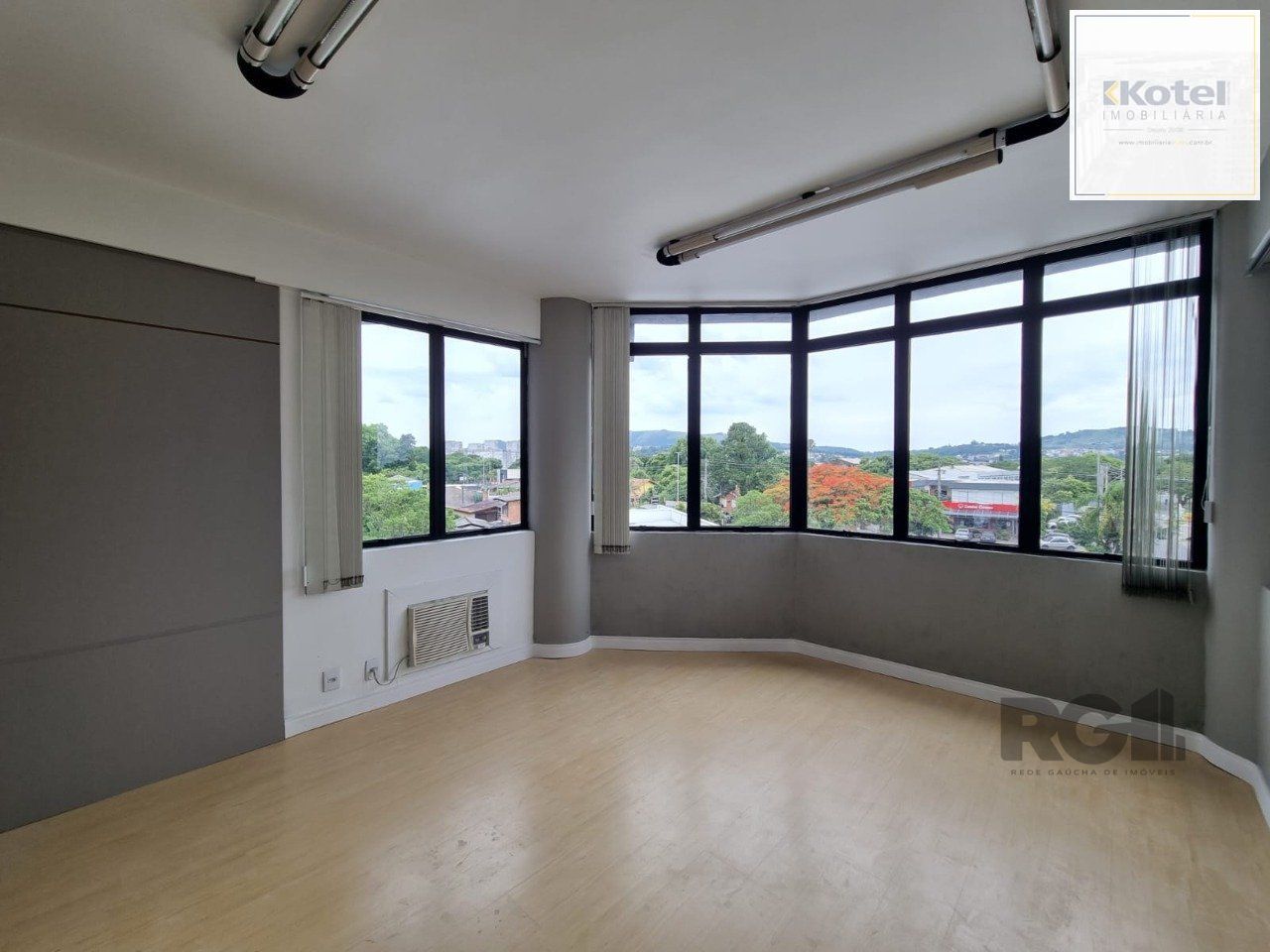 Sala comercial Bairro Ipanema / Prédio com Elevador e Estacionamento