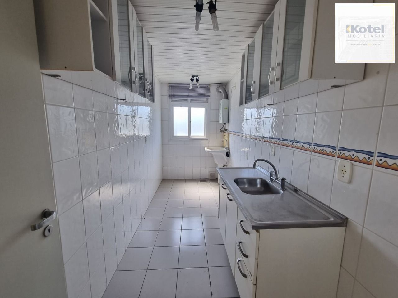 Apt 2 Dormitórios Com Sacada Bairro Cavalhada — foto 4