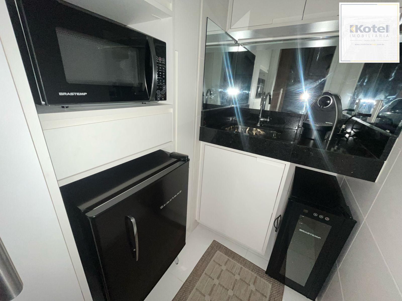 Sala mobiliada no Diamond Tower