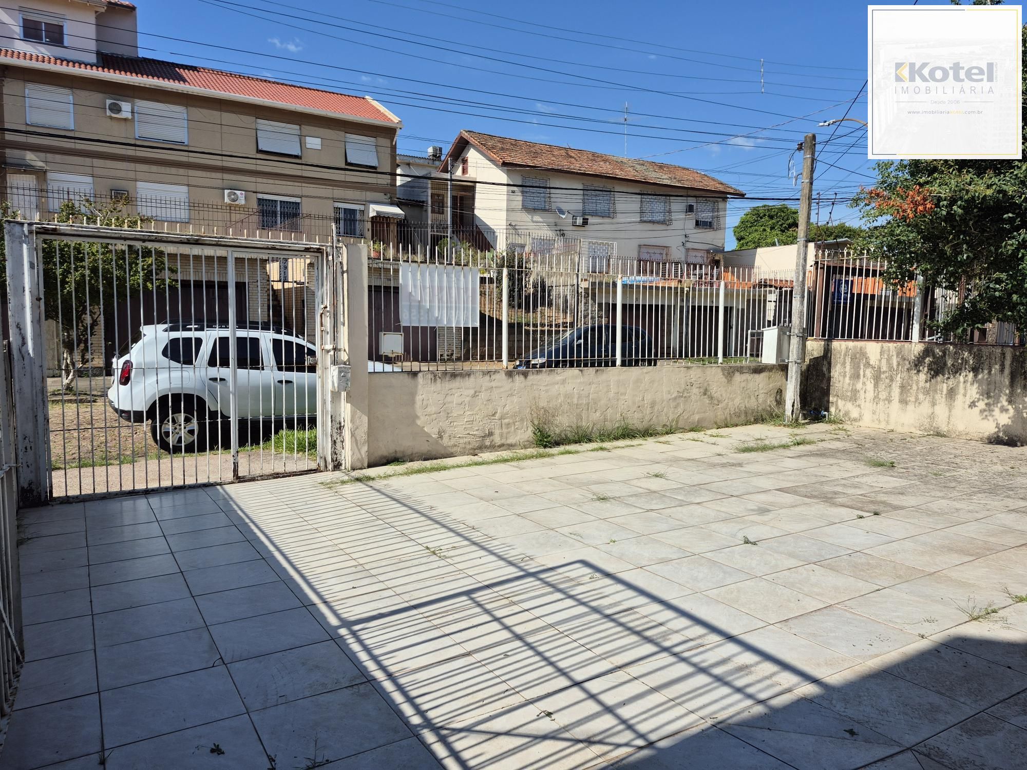 Casa Residencial de 4 Quartos com Piscina e Churrasqueira em Porto Alegre — foto 2
