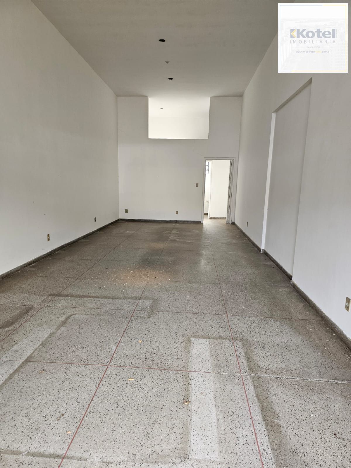Prédio Comercial à venda, 275m², Vila Ipiranga - Porto Alegre