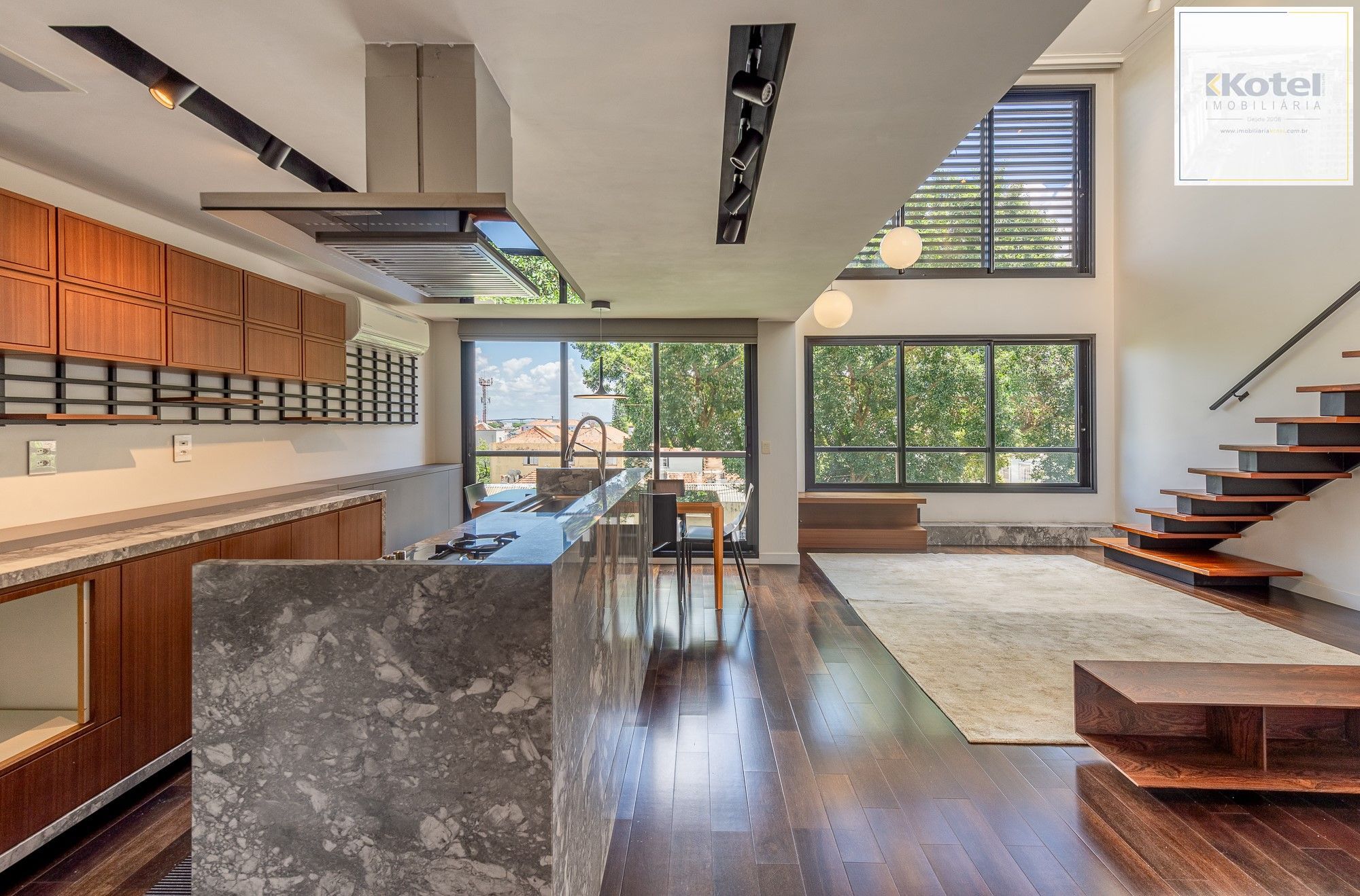 Cobertura com 115m² e 2 dormitórios, 2 suítes, 1 vaga