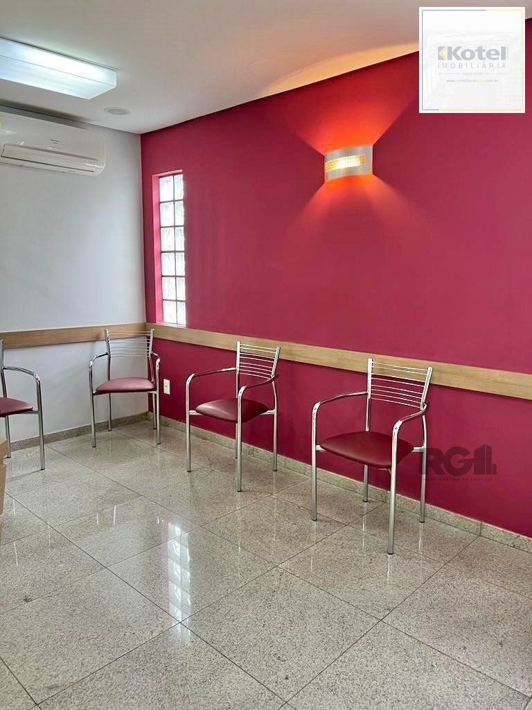 Conjunto comercial para comprar  totalmente mobiliado e desocupado, localizado na prestigiada Rua Felipe Camarão, em frente à Redenção.