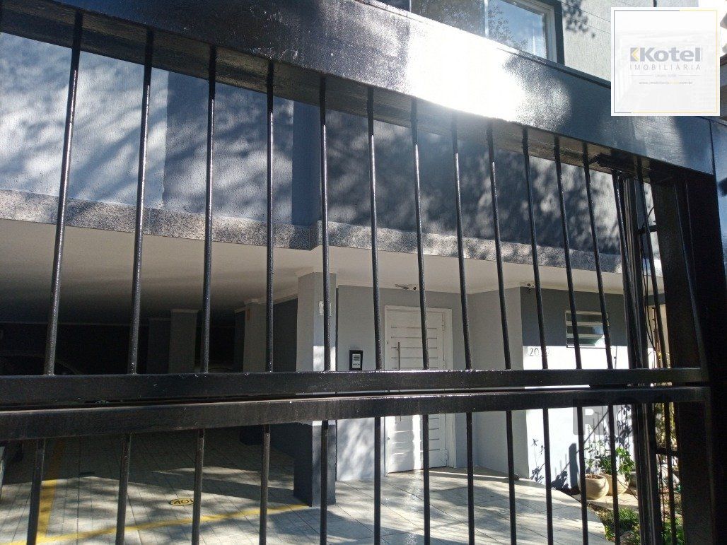 Vende prédio com 3 apartamentos, 9 dormitórios, 3 suíte, 3 salas amplas com churrasqueira, box 8 vaga coberta, 479 m² por R$ 2.150.000,00- São João - Porto Alegre/RS — foto 5