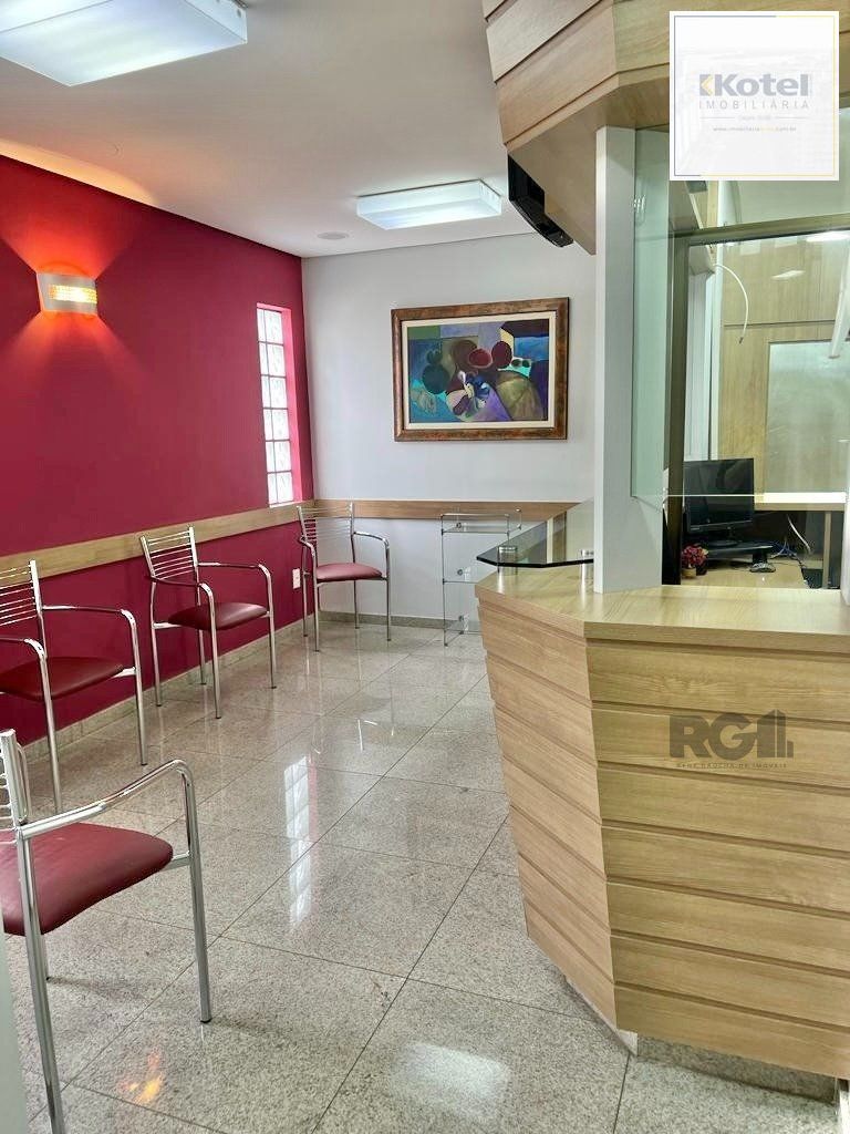 Conjunto comercial para comprar  totalmente mobiliado e desocupado, localizado na prestigiada Rua Felipe Camarão, em frente à Redenção.