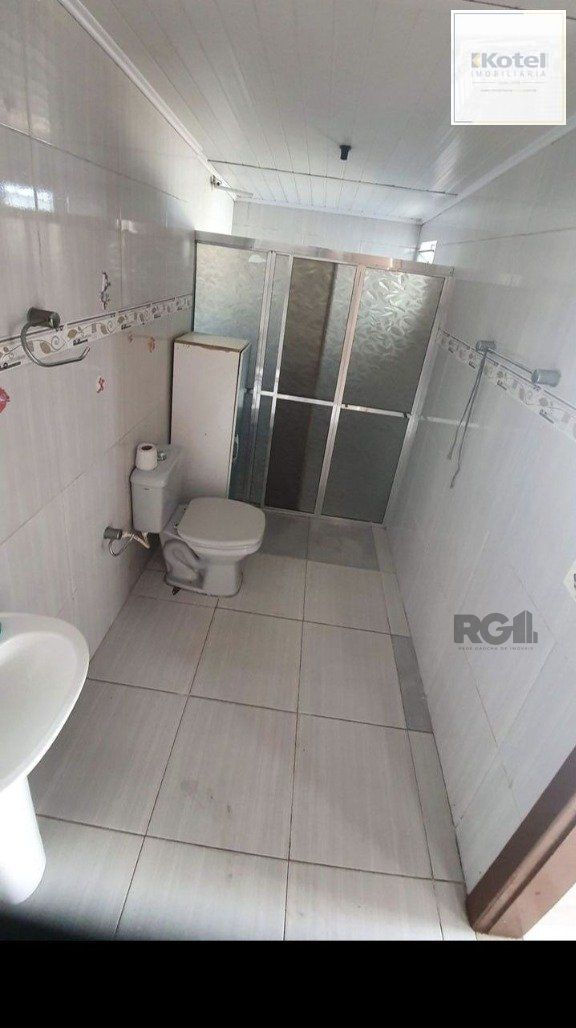Vende terreno 300m², 3 casas, casa da frente 2 dormitórios, sobrado nos fundos parte de baixo 2 dormitórios,1 banheiro sala cozinha conjugada,  em cima 3 dormitórios, 2 banheiros, sala e cozinha