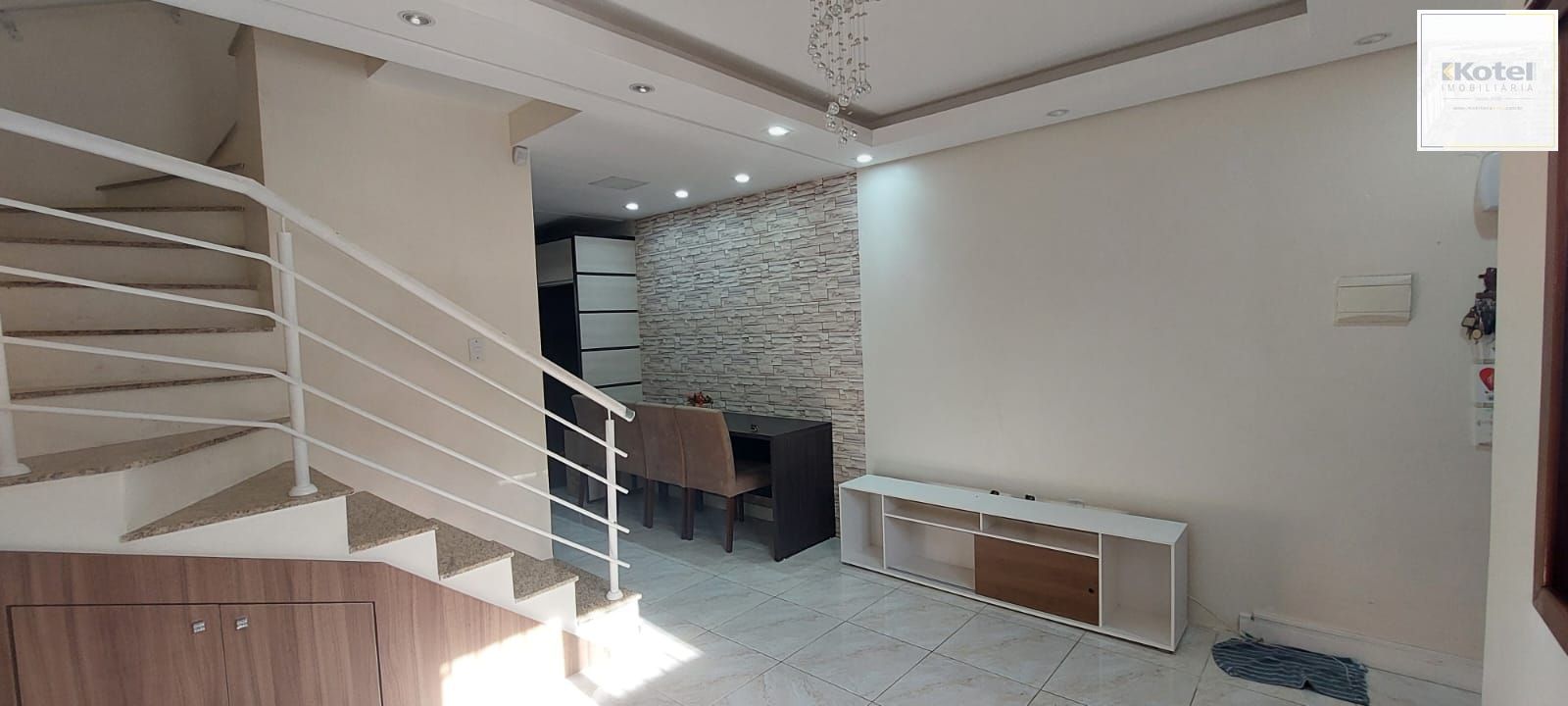 Boletto Imóveis vende casa em Canoas , 2 dormitórios, 1 banheiro, 1 lavabo, garagem para 2 carros,  com móveis fixos em MDF, em fino acabamento.
