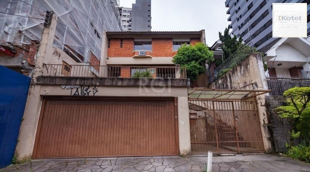 Casa Com 3 dormitórios Para Comprar ,  300 m² - Rio Branco - Porto Alegre/RS