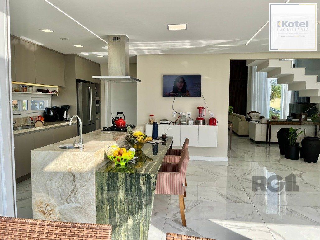 Casa para Comprar com 3 Suítes em Lote Molhado no Península Ponta da Figueira