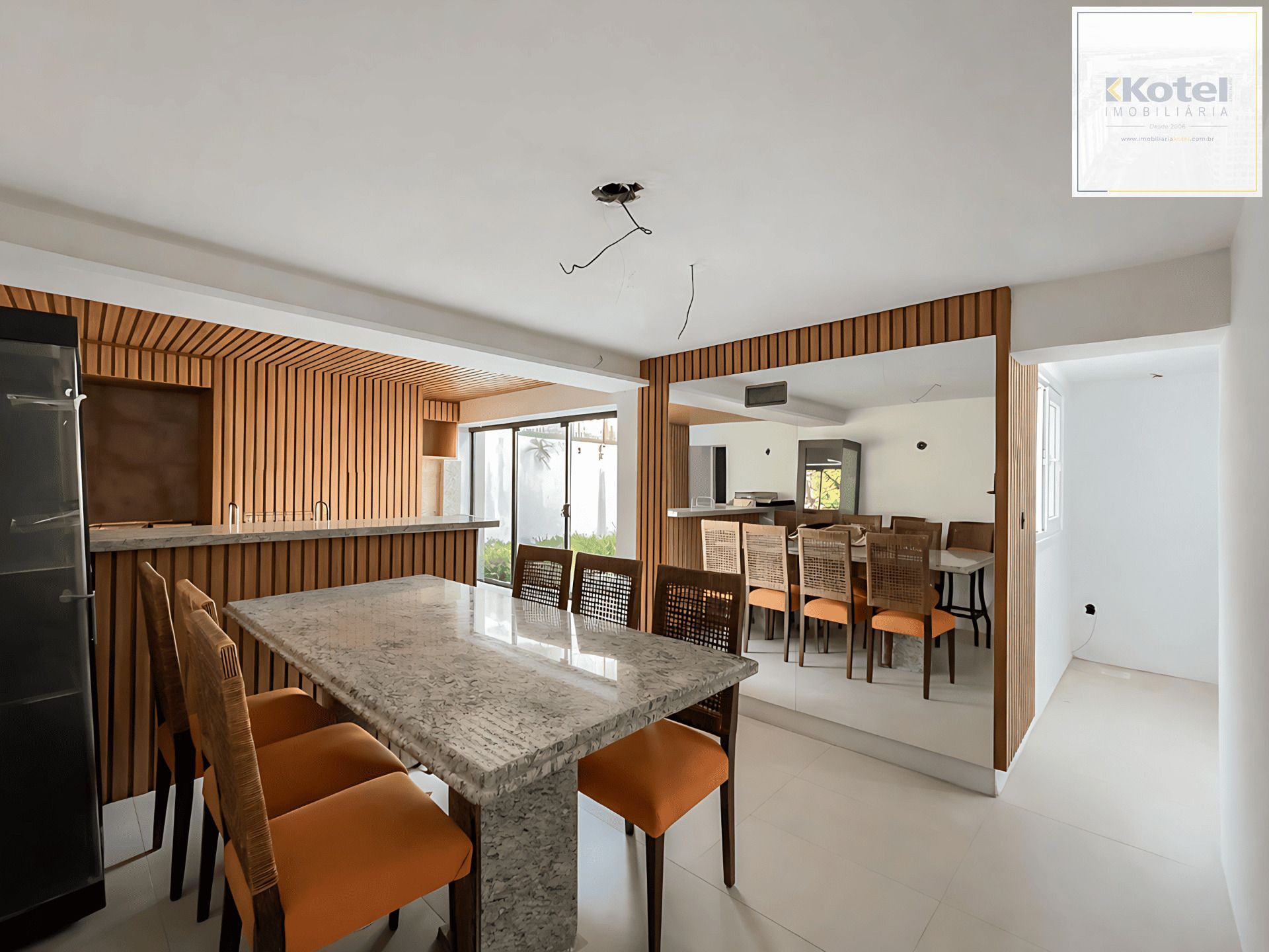 Casa Reformada com Piscina, 370m², 2 Suítes com Closet no Três Figueiras – POA — foto 2