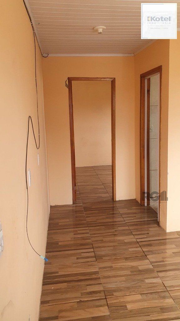 Vende terreno 300m², 3 casas, casa da frente 2 dormitórios, sobrado nos fundos parte de baixo 2 dormitórios,1 banheiro sala cozinha conjugada,  em cima 3 dormitórios, 2 banheiros, sala e cozinha