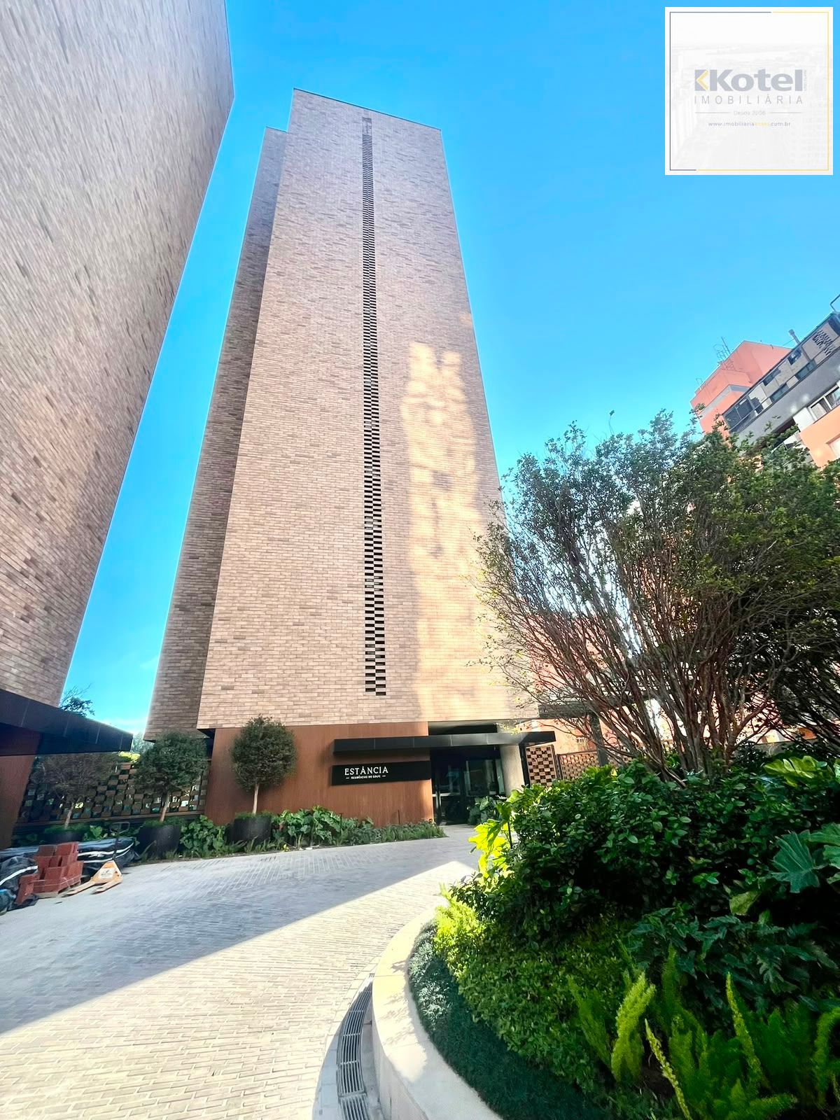 Seu Lar no Nilo Country: Amplo Living, Lareira e 3 Vagas na Nilo Peçanha
