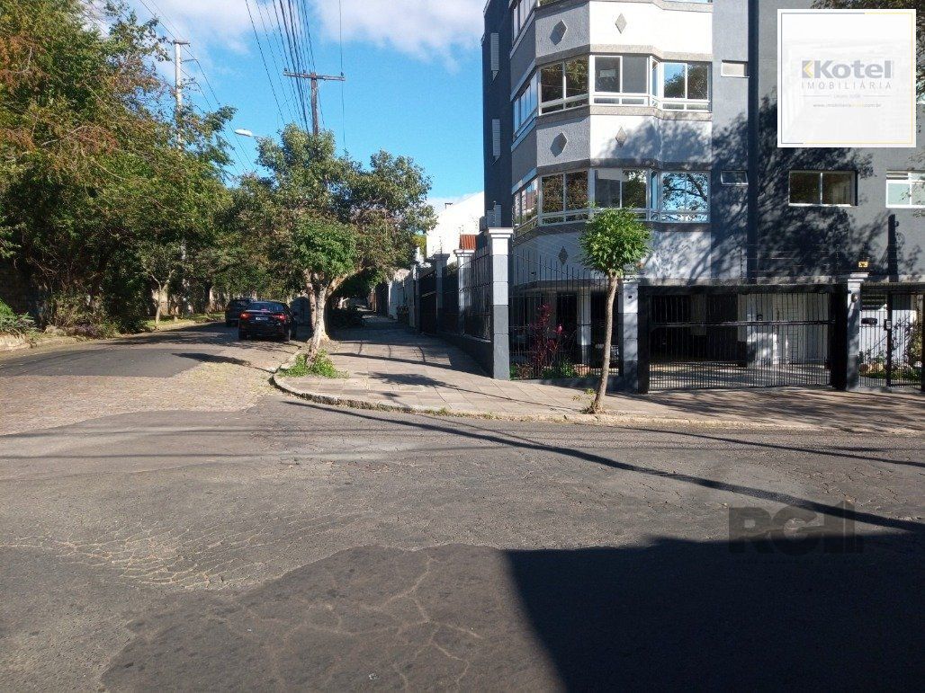 Vende prédio com 3 apartamentos, 9 dormitórios, 3 suíte, 3 salas amplas com churrasqueira, box 8 vaga coberta, 479 m² por R$ 2.150.000,00- São João - Porto Alegre/RS — foto 3