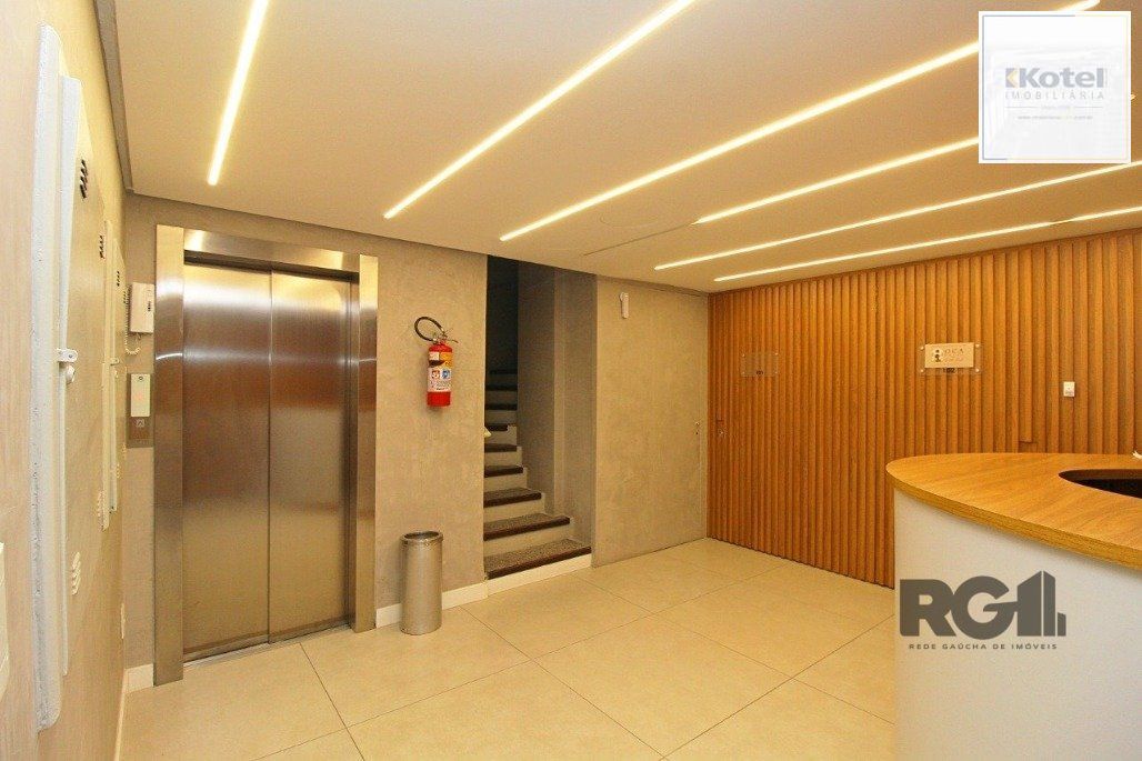 Conjunto comercial para comprar  totalmente mobiliado e desocupado, localizado na prestigiada Rua Felipe Camarão, em frente à Redenção.