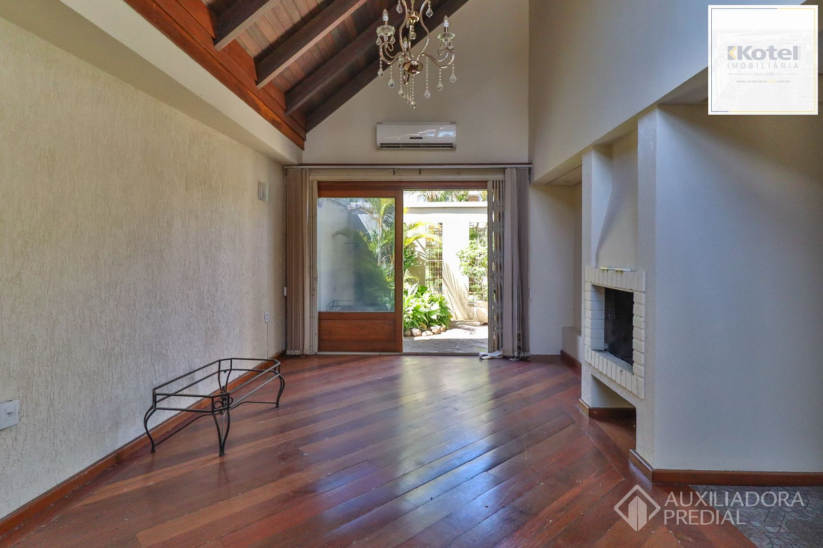 Excelente casa com 5 dormitórios no bairro Cristal — foto 2