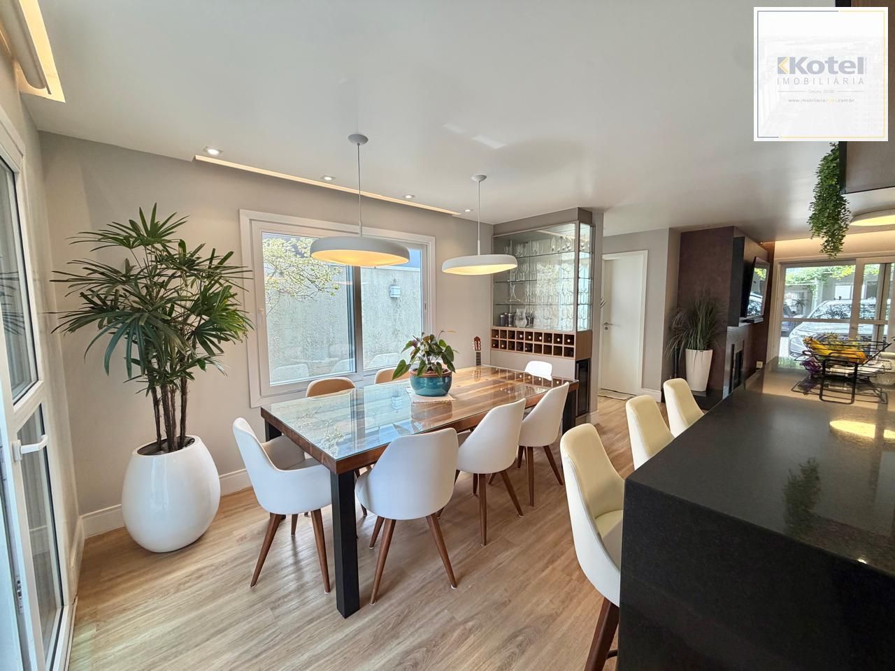 Excelente casa a venda no Condomínio Euroville com 3 dormitórios, semimobiliada por: R$1.350.000,00.