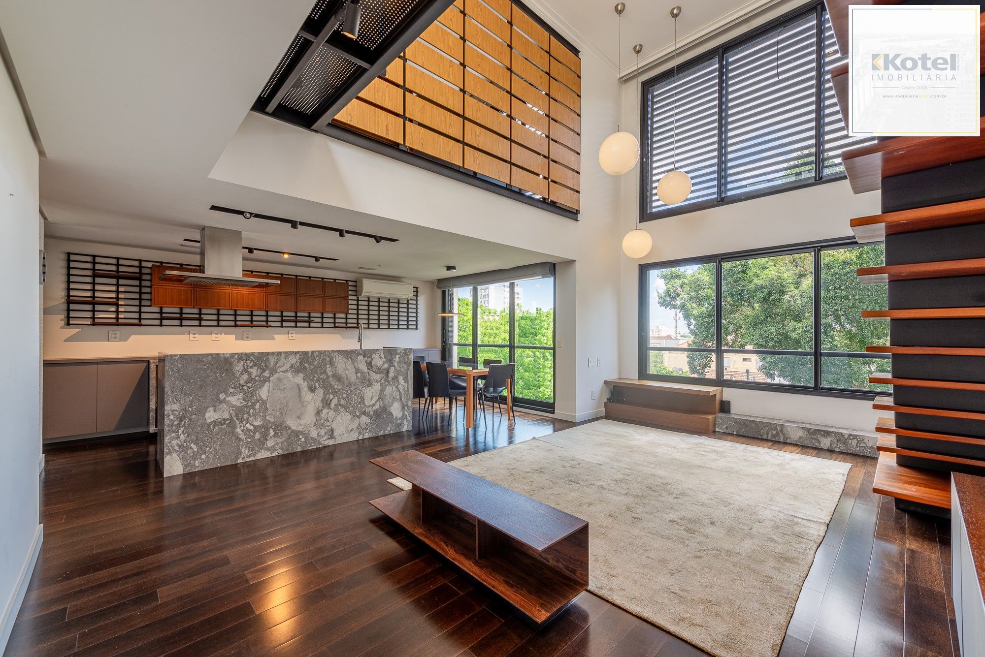 Cobertura com 115m² e 2 dormitórios, 2 suítes, 1 vaga